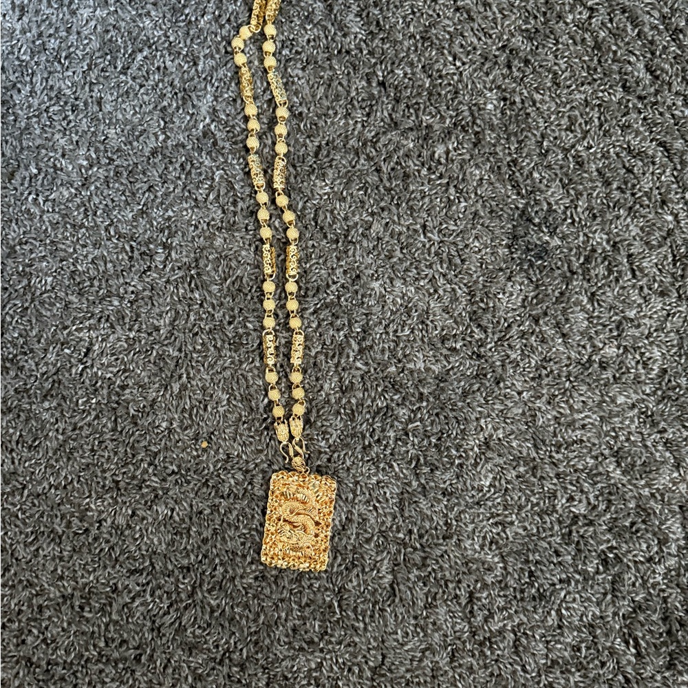Gold Pendant Necklace